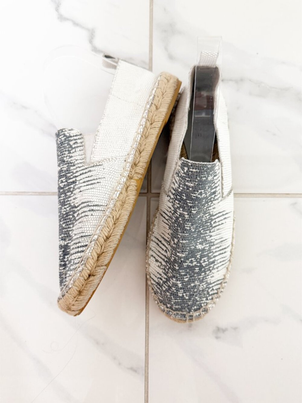VINCE Robin Reptile Embossed Espadrille slip on leather Flat gray & white sz 8M - Picture 2 of 11